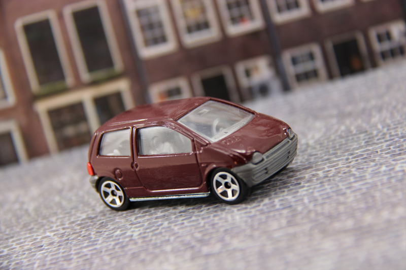 a ~1:60 Majorette